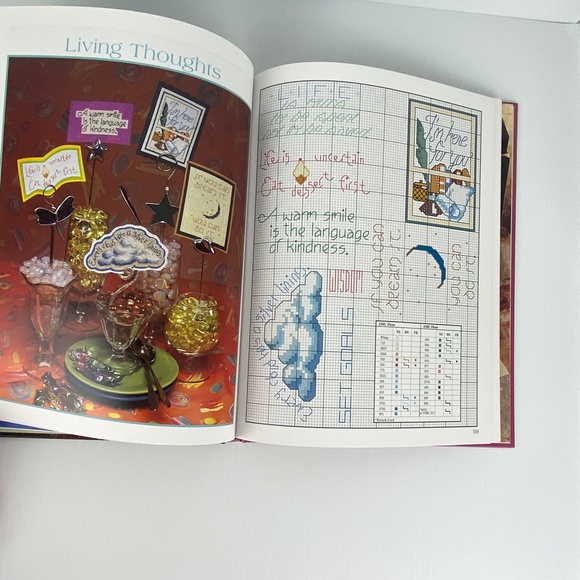 555 Little Sayings in Cross Stitch Book Craft Hardcover Patterns Instructions - Picture 12 of 13